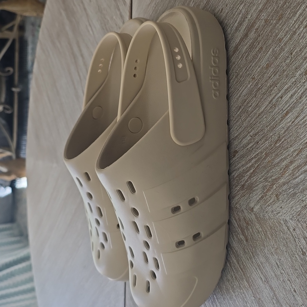 Adidas Slides New In Box. - Picture 4 of 6